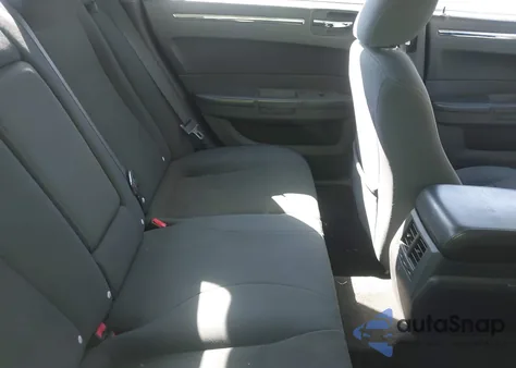 2010 Chrysler 300 Touring z USA, uszkodzony, nr VIN 2C3CA4CD8AH167689